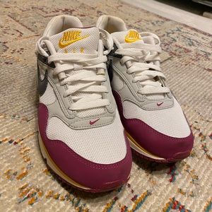 Nike AirMax Sneakers